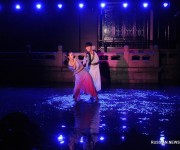 В Сучжоу прошел спектакль "Отражение луны в горном пруду"