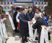 Ли Кэцян подчеркнул важность устойчивого развития и процветания Тибета