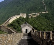 Деревни у подножия Великой Китайской стены привлекают путешественников своей самобытностью