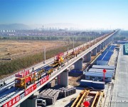 На высокоскоростной железной дороге Пекин - Чжанцзякоу началась укладка первых рельсов