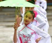 Ученики в Гуанси приобщаются к традиционной культуре Китая