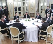 Си Цзиньпин принял участие в неформальной встрече руководителей КНР, РФ и Индии
