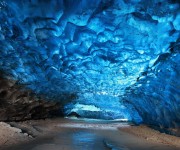 Ледяные пещеры ледника Ватнайёкюдль