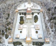 Прекрасный снежный пейзаж в парке Бэйлин города Шэньян